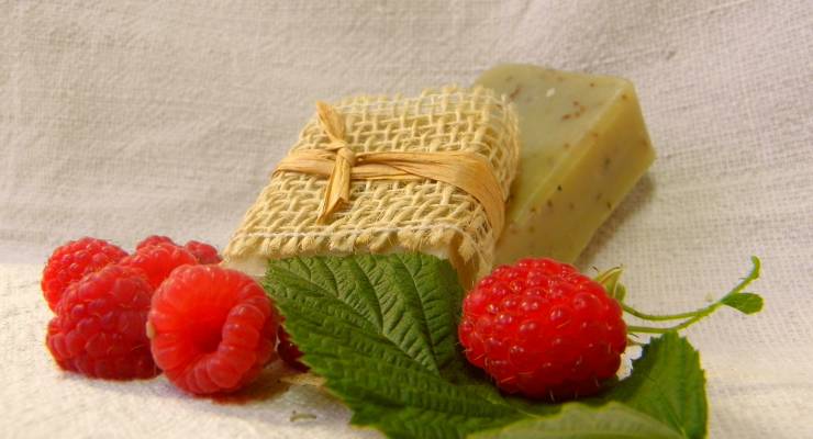 Mydlo s malinovými jadierkami-Škrabadielko Mydlo s malinovými jadierkami-Škrabadielko