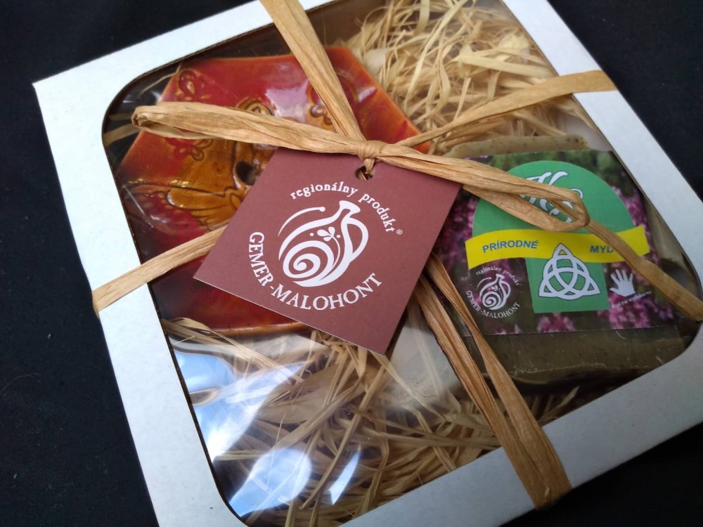 Darčekový set prírodného mydla s mydelničkou