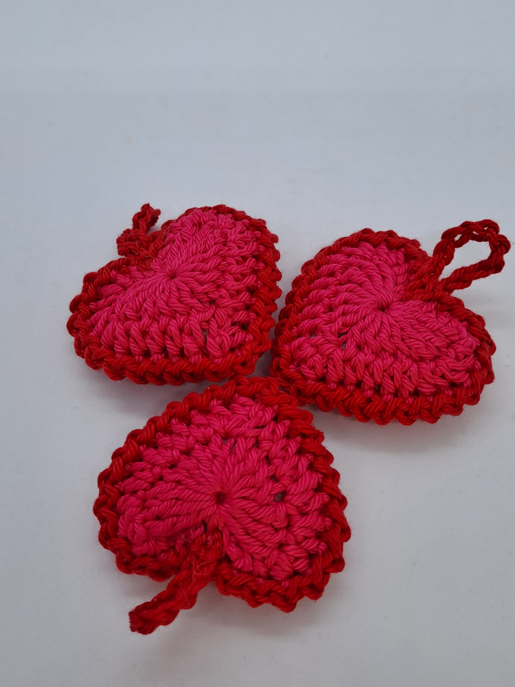 Háčkované srdiečko prívesok