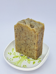 Svie�e vo�av� mydlo na keramickej mydelni�ke, ktor� m�me v ponuke.